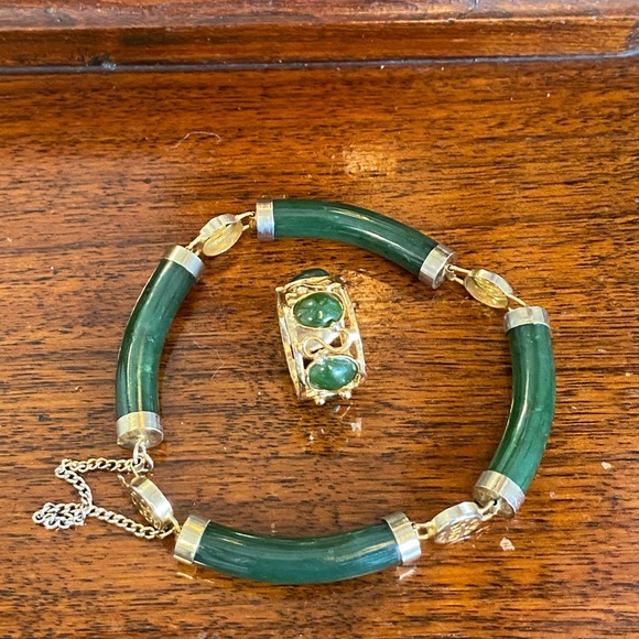 Vintage America Jewelry - Elegant Green and Gold Women's Jewelry Set